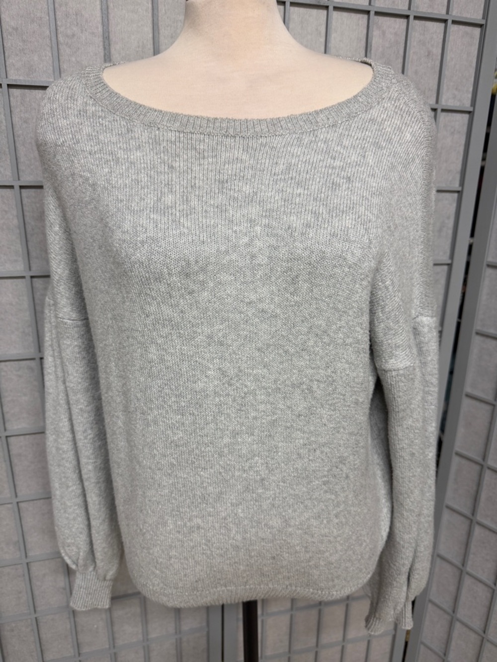RW&CO. Heather Light Gray Scoop Neck Pullover